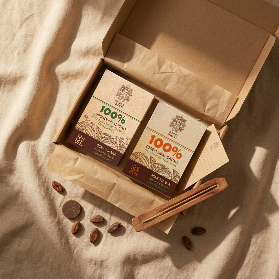 Pure Indiase ceremoniële cacao en met kardemom gefermenteerde cacaoblokken met ayurvedische kruiden – perfect voor rituelen, self-care en als koffievervanger